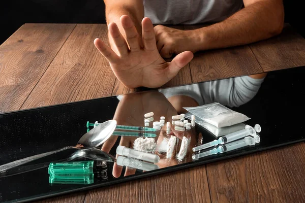 Teknologi dan Media Sosial dalam Kampanye Edukasi Narkoba: Manfaat dan Tantangannya